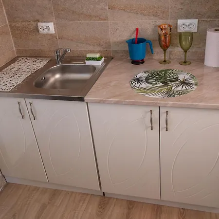 Garden & Parking Apartment